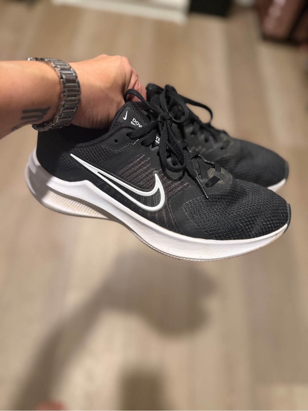 Ladies 7.5 black Nike sneakers